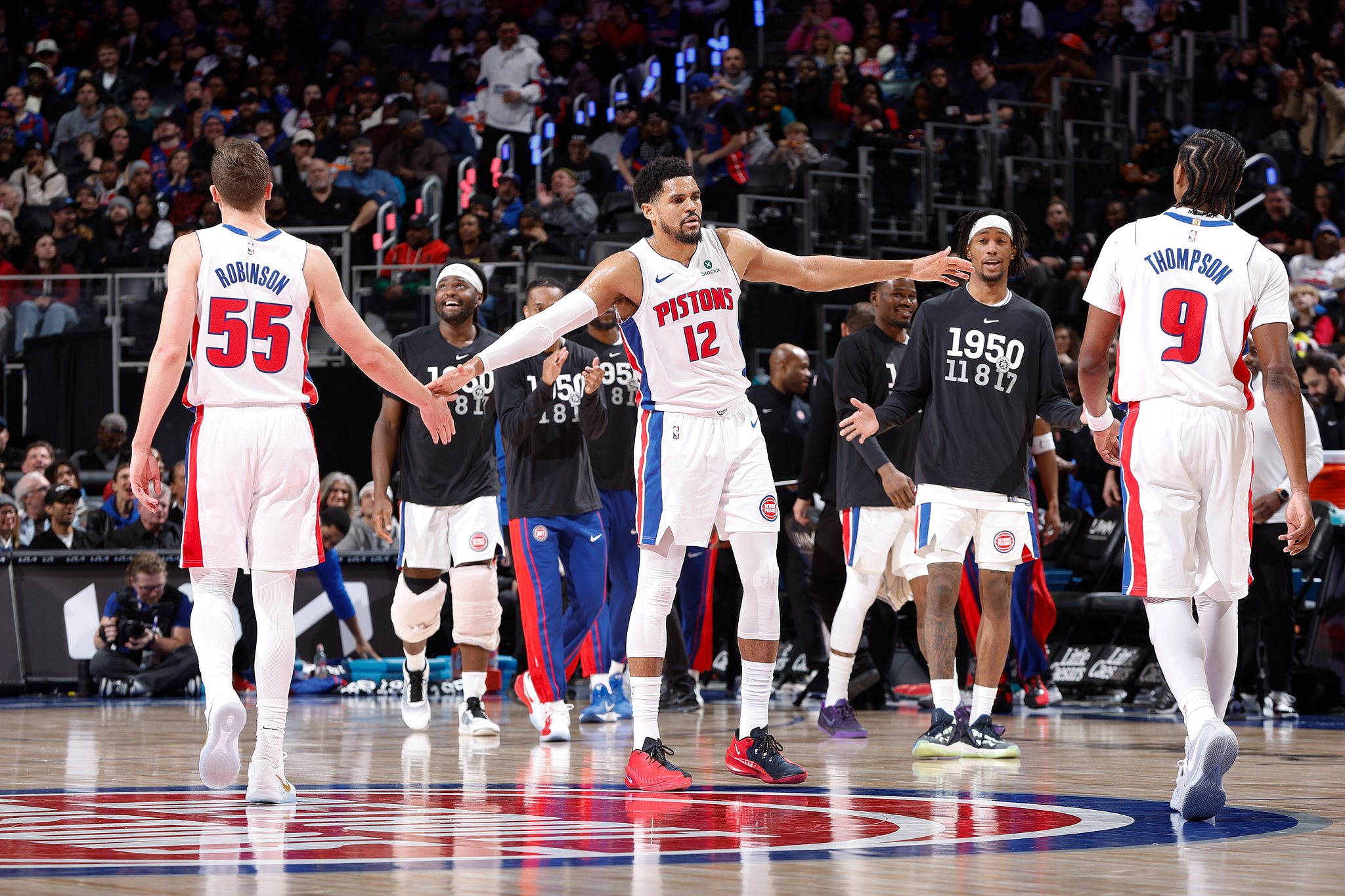 开云app安全认证-活塞大胜篮网53分 刷新队史最大净胜分差纪录