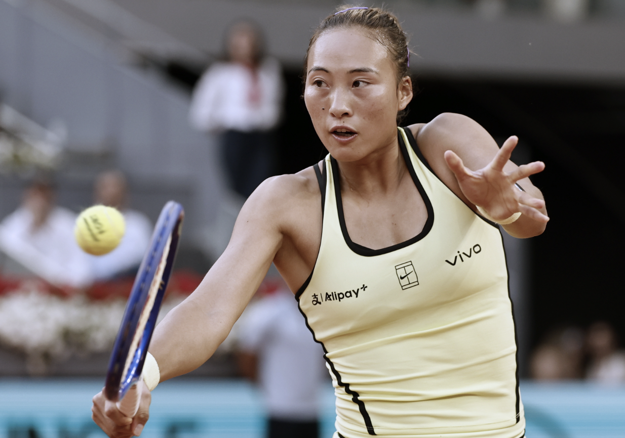 开云体育娱乐app安全-世界排名跌到53位 郑钦文太沮丧：其他都挺好就一点没打好 还得练